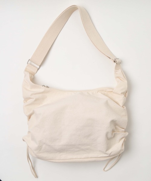 WEGO（ウィゴー）の「WEGO/サイドドロストキャンバスショルダー（ショルダーバッグ・レディース・ブラック/ナチュラル・FREE）」の13枚目の写真