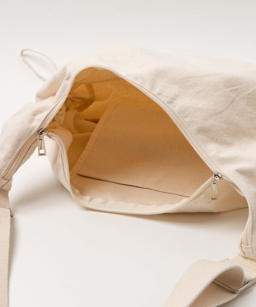 WEGO（ウィゴー）の「WEGO/サイドドロストキャンバスショルダー（ショルダーバッグ・レディース・ブラック/ナチュラル・FREE）」の14枚目の写真