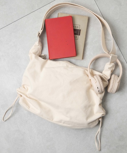 WEGO（ウィゴー）の「WEGO/サイドドロストキャンバスショルダー（ショルダーバッグ・レディース・ブラック/ナチュラル・FREE）」の9枚目の写真