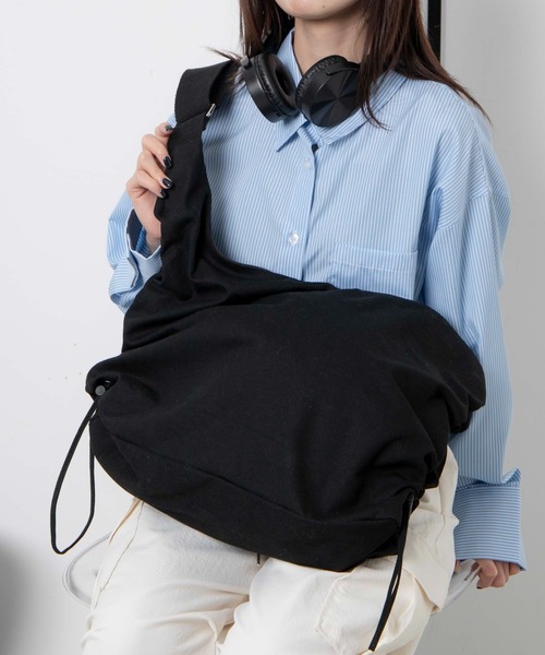 WEGO（ウィゴー）の「WEGO/サイドドロストキャンバスショルダー（ショルダーバッグ・レディース・ブラック/ナチュラル・FREE）」の3枚目の写真