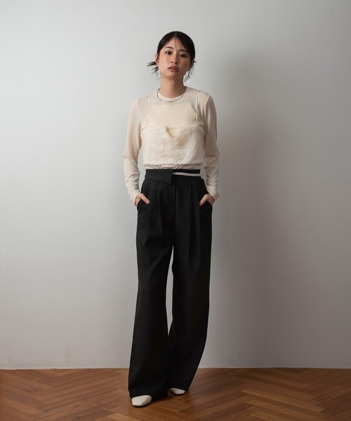 Amiur（エミレ）の「asymmetry design line tuck pants / アシンメトリーデザインラインタックパンツ（スラックス・レディース・Cream/ブラック/チャコールグレー/ベージュ・FREE）」の2枚目の写真