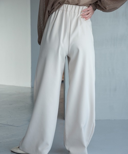 Amiur（エミレ）の「asymmetry design line tuck pants / アシンメトリーデザインラインタックパンツ（スラックス・レディース・Cream/ブラック/チャコールグレー/ベージュ・FREE）」の21枚目の写真