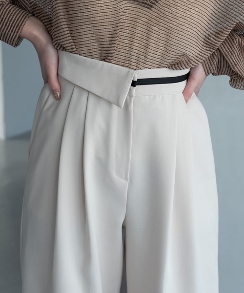 Amiur（エミレ）の「asymmetry design line tuck pants / アシンメトリーデザインラインタックパンツ（スラックス・レディース・Cream/ブラック/チャコールグレー/ベージュ・FREE）」の22枚目の写真