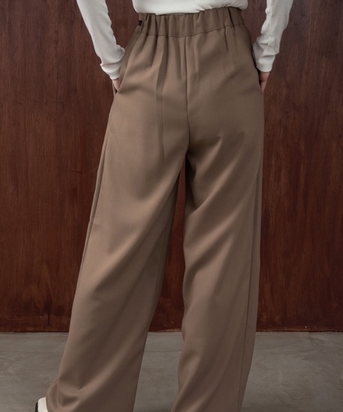 Amiur（エミレ）の「asymmetry design line tuck pants / アシンメトリーデザインラインタックパンツ（スラックス・レディース・Cream/ブラック/チャコールグレー/ベージュ・FREE）」の13枚目の写真
