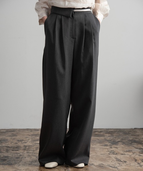 Amiur（エミレ）の「asymmetry design line tuck pants / アシンメトリーデザインラインタックパンツ（スラックス・レディース・Cream/ブラック/チャコールグレー/ベージュ・FREE）」の7枚目の写真