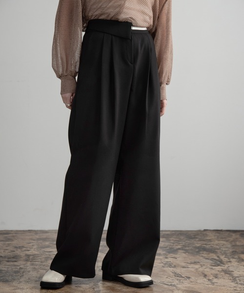Amiur（エミレ）の「asymmetry design line tuck pants / アシンメトリーデザインラインタックパンツ（スラックス・レディース・Cream/ブラック/チャコールグレー/ベージュ・FREE）」の15枚目の写真