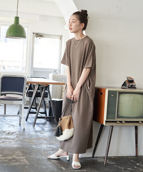 FREAK'S STORE（フリークスストア）の「WEB限定　USAコットン ビッグシルエット Tシャツ ワンピース（ワンピース・レディース・ブラック/レッド/ブラウン/ブルー/オフホワイト/ストライプ・ﾌﾘ-）」の19枚目の写真