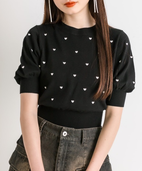 OLIVE des OLIVE（オリーブデオリーブ）の「ハート刺繍半袖ニット　1041050260（ニット/セーター・レディース・オフホワイト/グレー/ブラック・FREE）」の3枚目の写真