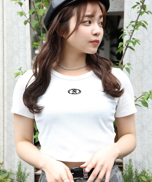 SPINNS（スピンズ）の「5色展開 ワンポイント刺繍 半袖ショートカットソー（Tシャツ/カットソー・レディース・ネイビー/ピンク/ホワイト/杢グレー/ブラック・ONESIZE）」の8枚目の写真