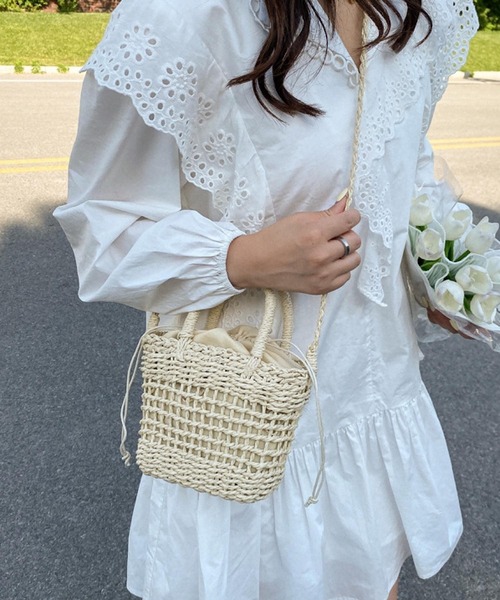 Mignonjour(ミニョンジュール)の「Mignonjour/かごショルダーバッグ M2325(ショルダーバッグ・レディース・ホワイト/ブラウン・FREE)」の1枚目の写真