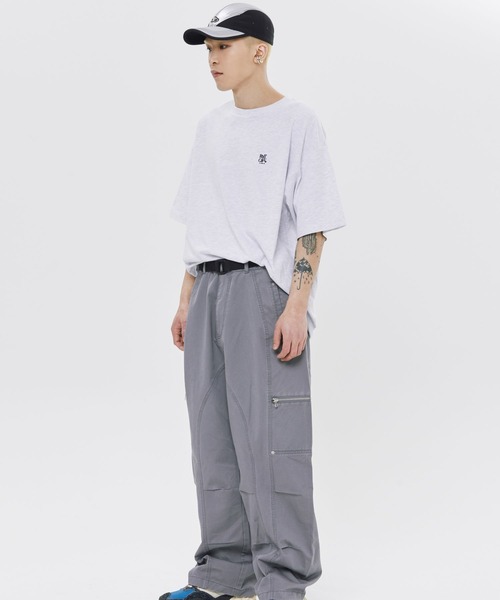 ROMANTIC CROWN（ロマンティッククラウン）の「【UNISEX】ROMANTIC CROWN／バックポイントフラワーT（Tシャツ/カットソー・レディース・ブラック/ライトグレー・LARGE/MEDIUM）」の13枚目の写真