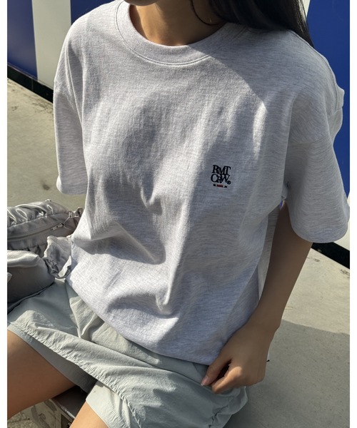 ROMANTIC CROWN（ロマンティッククラウン）の「【UNISEX】ROMANTIC CROWN／バックポイントフラワーT（Tシャツ/カットソー・レディース・ブラック/ライトグレー・LARGE/MEDIUM）」の8枚目の写真