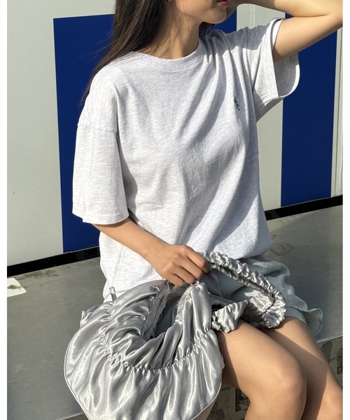 ROMANTIC CROWN（ロマンティッククラウン）の「【UNISEX】ROMANTIC CROWN／バックポイントフラワーT（Tシャツ/カットソー・レディース・ブラック/ライトグレー・LARGE/MEDIUM）」の9枚目の写真