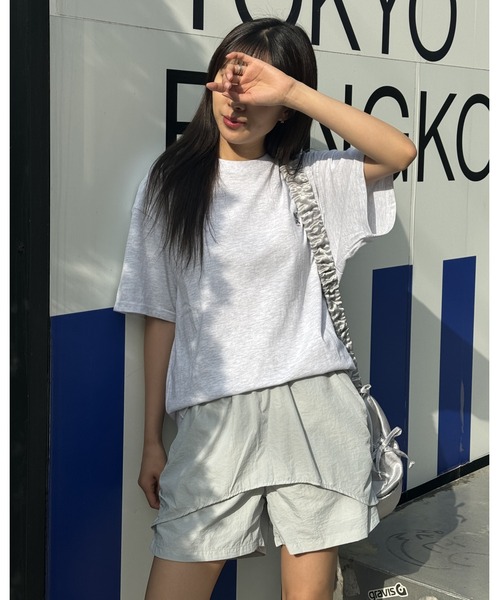 ROMANTIC CROWN（ロマンティッククラウン）の「【UNISEX】ROMANTIC CROWN／バックポイントフラワーT（Tシャツ/カットソー・レディース・ブラック/ライトグレー・LARGE/MEDIUM）」の7枚目の写真
