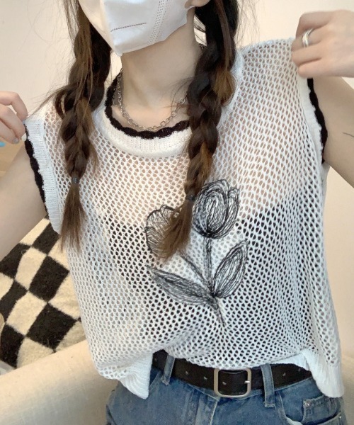 Achic(アシック)の「花柄モチーフ配色ベスト(ベスト・レディース・ホワイト/ブラック・M)」の11枚目の写真