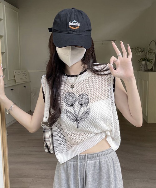 Achic(アシック)の「花柄モチーフ配色ベスト(ベスト・レディース・ホワイト/ブラック・M)」の6枚目の写真