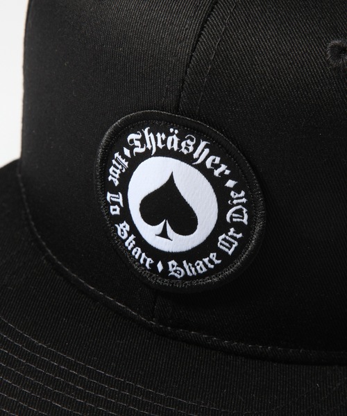 THRASHER（スラッシャー）の「【THRASHER/スラッシャー】フラットバイザー ワッペン刺繍 TCツイル ベースボールキャップ（キャップ・メンズ・ブラック・FREE）」の2枚目の写真