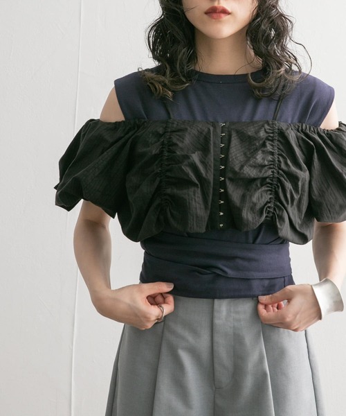 KBF（ケイビーエフ）の「ウエストノットノースリーブトップス（Tシャツ/カットソー・レディース・イエロー/ピンク/ネイビー・ONE）」の2枚目の写真