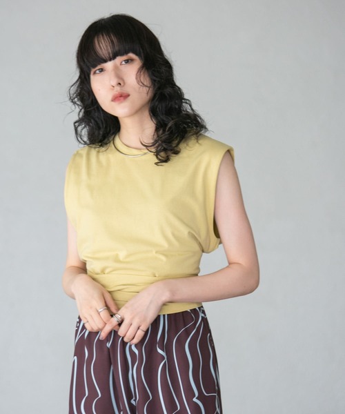 KBF（ケイビーエフ）の「ウエストノットノースリーブトップス（Tシャツ/カットソー・レディース・イエロー/ピンク/ネイビー・ONE）」の4枚目の写真