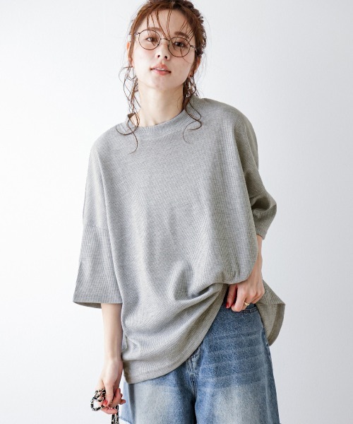 La-gemme(ラジェム)の「ワッフルオーバーサイズTシャツ(Tシャツ/カットソー・レディース・マスタード/ブラック/ピンク/グレー/オフホワイト/ブルー・フリー)」の4枚目の写真