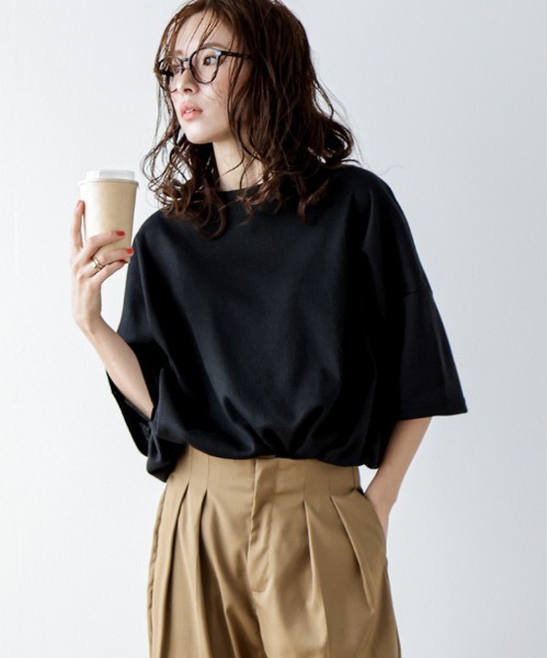 La-gemme(ラジェム)の「ワッフルオーバーサイズTシャツ(Tシャツ/カットソー・レディース・マスタード/ブラック/ピンク/グレー/オフホワイト/ブルー・フリー)」の3枚目の写真