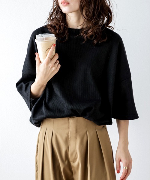 La-gemme(ラジェム)の「ワッフルオーバーサイズTシャツ(Tシャツ/カットソー・レディース・マスタード/ブラック/ピンク/グレー/オフホワイト/ブルー・フリー)」の8枚目の写真