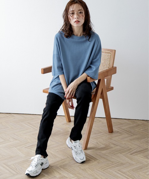 La-gemme(ラジェム)の「ワッフルオーバーサイズTシャツ(Tシャツ/カットソー・レディース・マスタード/ブラック/ピンク/グレー/オフホワイト/ブルー・フリー)」の16枚目の写真