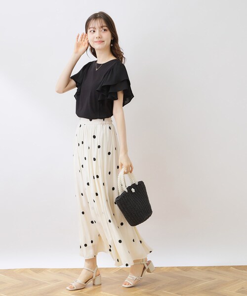 couture brooch（クチュールブローチ）の「◆【接触冷感・UV・アンチピリング・二の腕カバー】フレアスリーブカットソー（Tシャツ/カットソー・レディース・ブラック/サンドベージュ/オフホワイト・42/40/38/36）」の6枚目の写真