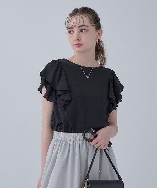 couture brooch（クチュールブローチ）の「◆【接触冷感・UV・アンチピリング・二の腕カバー】フレアスリーブカットソー（Tシャツ/カットソー・レディース・ブラック/サンドベージュ/オフホワイト・42/40/38/36）」の21枚目の写真