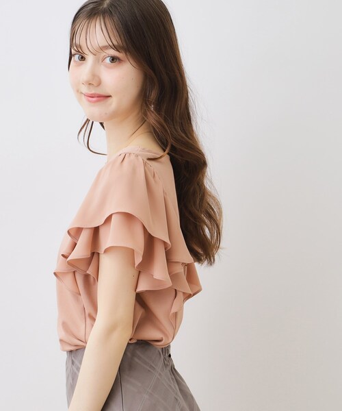 couture brooch（クチュールブローチ）の「◆【接触冷感・UV・アンチピリング・二の腕カバー】フレアスリーブカットソー（Tシャツ/カットソー・レディース・ブラック/サンドベージュ/オフホワイト・42/40/38/36）」の7枚目の写真