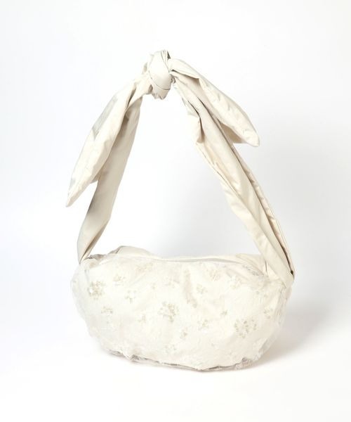 mysty woman（ミスティウーマン）の「リボンショルダーサテン＊スパンコールBAG　140888（ショルダーバッグ・レディース・ブラック/オフホワイト・FREE）」の5枚目の写真