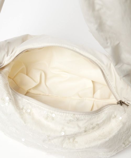 mysty woman（ミスティウーマン）の「リボンショルダーサテン＊スパンコールBAG　140888（ショルダーバッグ・レディース・ブラック/オフホワイト・FREE）」の18枚目の写真