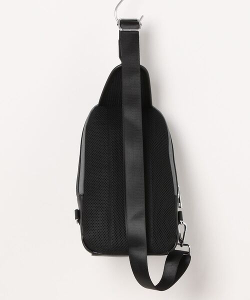 TAKA-Q（タカキュー）の「【両掛け仕様】タカキュー 斜めジップ 切替 ボディバッグ（ボディバッグ/ウエストポーチ・メンズ・ブラック/グレー・FREE）」の3枚目の写真