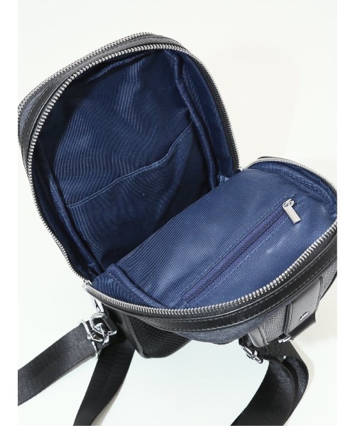 TAKA-Q（タカキュー）の「【両掛け仕様】タカキュー 斜めジップ 切替 ボディバッグ（ボディバッグ/ウエストポーチ・メンズ・ブラック/グレー・FREE）」の7枚目の写真