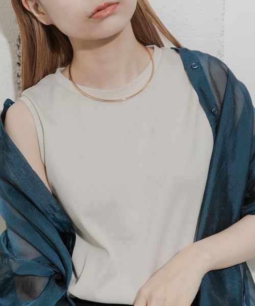 SMELLY（スメリー）の「シンプルメタルネックカフ（ネックレス・レディース・ゴールド・-）」の4枚目の写真