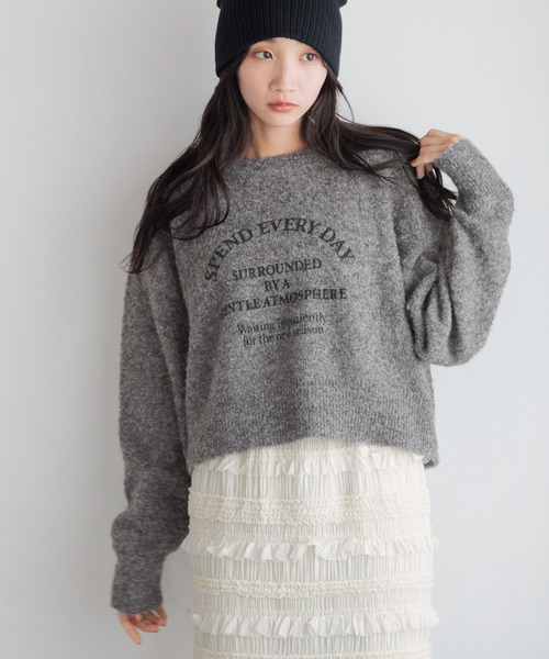 LOWRYS FARM（ローリーズファーム）の「ブークレロゴショートＬＳ　152624（ニット/セーター・レディース・チャコールグレー/ブルー/アイボリー・FREE）」の3枚目の写真