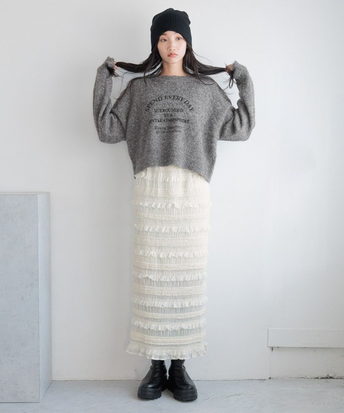 LOWRYS FARM（ローリーズファーム）の「ブークレロゴショートＬＳ　152624（ニット/セーター・レディース・チャコールグレー/ブルー/アイボリー・FREE）」の11枚目の写真