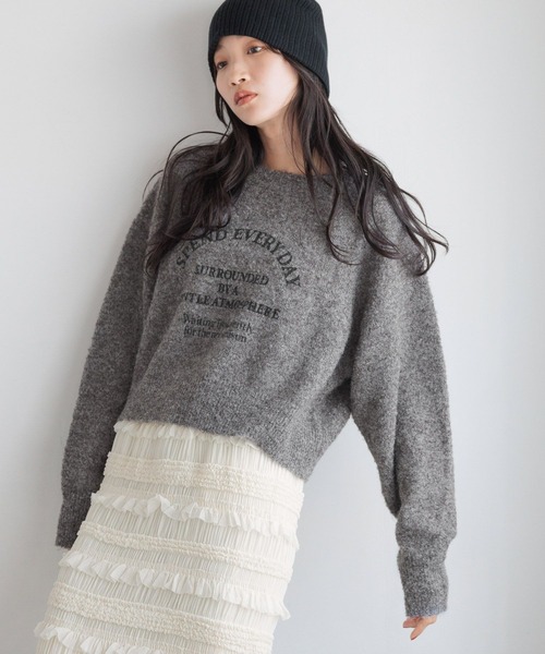 LOWRYS FARM（ローリーズファーム）の「ブークレロゴショートＬＳ　152624（ニット/セーター・レディース・チャコールグレー/ブルー/アイボリー・FREE）」の14枚目の写真