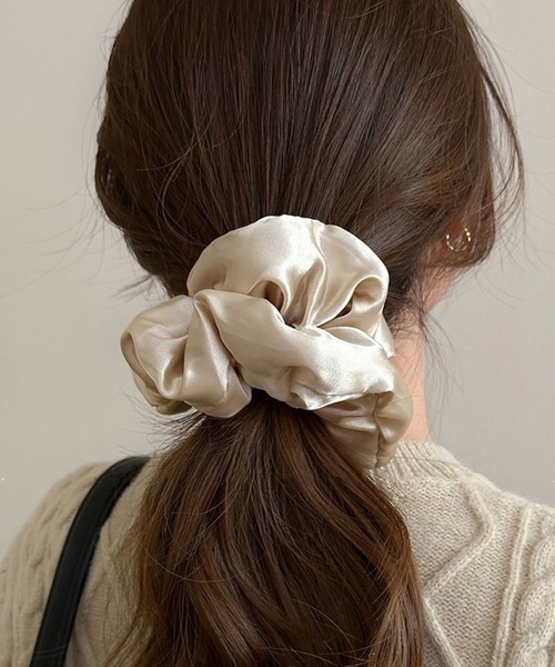 leune（ルネ）の「ぷっくりサテンシュシュ/中綿入りシュシュ（シュシュ・レディース・ベージュ/ブラウン/ブラック/グレー・FREE）」の7枚目の写真