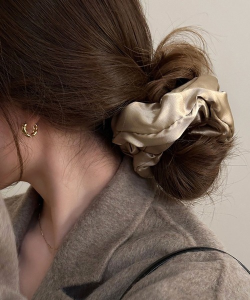 leune（ルネ）の「ぷっくりサテンシュシュ/中綿入りシュシュ（シュシュ・レディース・ベージュ/ブラウン/ブラック/グレー・FREE）」の8枚目の写真