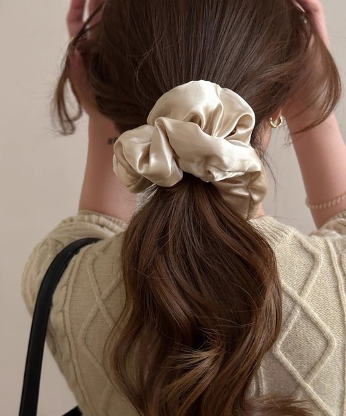 leune（ルネ）の「ぷっくりサテンシュシュ/中綿入りシュシュ（シュシュ・レディース・ベージュ/ブラウン/ブラック/グレー・FREE）」の10枚目の写真