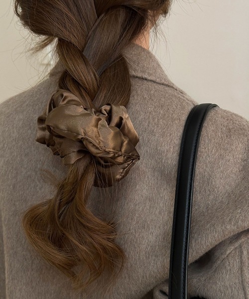 leune（ルネ）の「ぷっくりサテンシュシュ/中綿入りシュシュ（シュシュ・レディース・ベージュ/ブラウン/ブラック/グレー・FREE）」の11枚目の写真