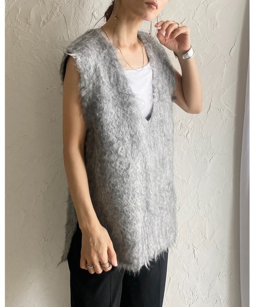 She's Closet(シーズクローゼット)の「オーバーサイズロング丈深Vネックブークレシャギーニットベスト(ベスト・レディース・チャコール/アイボリー/グレー・FREE)」の10枚目の写真