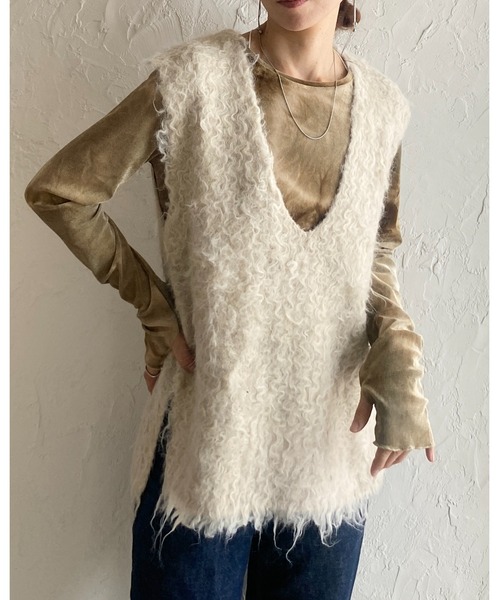 She's Closet(シーズクローゼット)の「オーバーサイズロング丈深Vネックブークレシャギーニットベスト(ベスト・レディース・チャコール/アイボリー/グレー・FREE)」の7枚目の写真