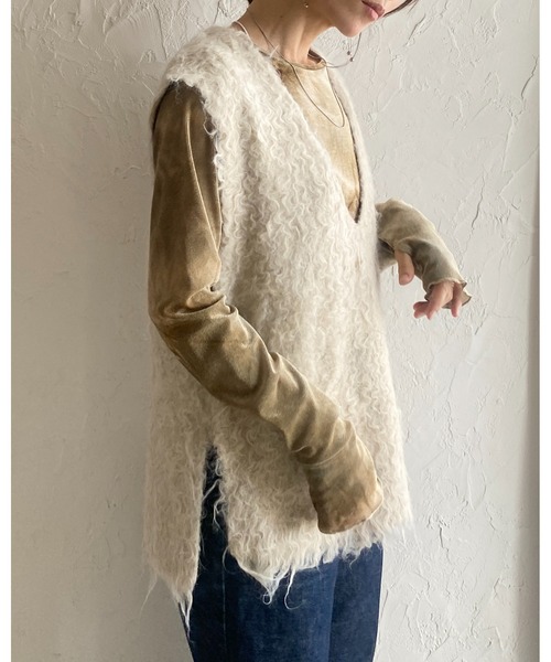 She's Closet(シーズクローゼット)の「オーバーサイズロング丈深Vネックブークレシャギーニットベスト(ベスト・レディース・チャコール/アイボリー/グレー・FREE)」の8枚目の写真