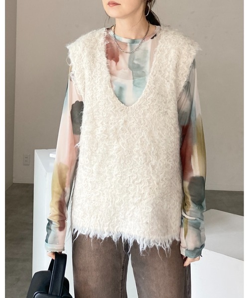 She's Closet(シーズクローゼット)の「オーバーサイズロング丈深Vネックブークレシャギーニットベスト(ベスト・レディース・チャコール/アイボリー/グレー・FREE)」の19枚目の写真