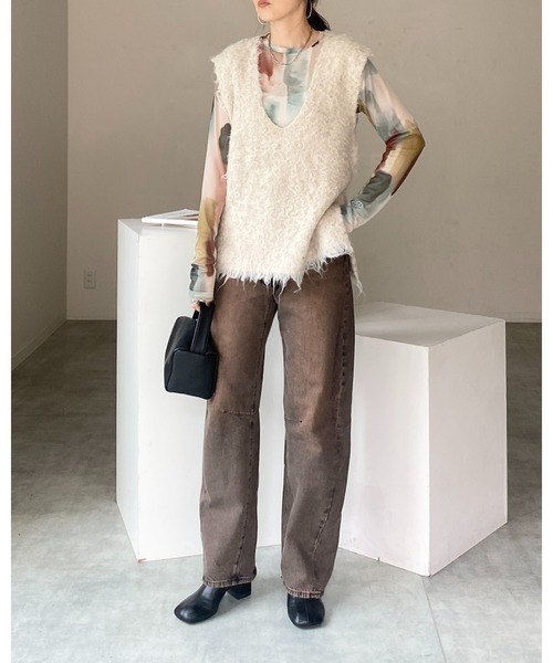 She's Closet(シーズクローゼット)の「オーバーサイズロング丈深Vネックブークレシャギーニットベスト(ベスト・レディース・チャコール/アイボリー/グレー・FREE)」の20枚目の写真