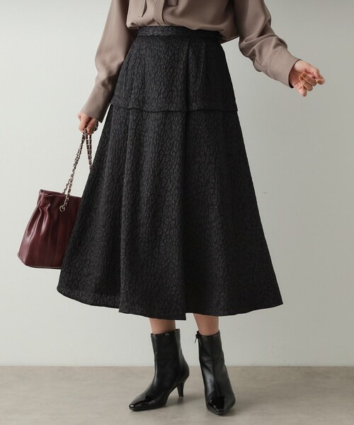 OPAQUE.CLIP（オペークドットクリップ）の「◆《美人百花掲載》レオパードジャカード フレアスカート【洗濯機洗い可】（スカート・レディース・チャコールグレー/ブルー/ブラック・40/38/42）」の2枚目の写真