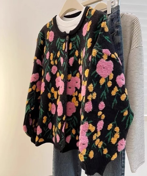 GEMEDA(ジェメダ)の「花柄ボアージャガードオーバーカーディガン(カーディガン/ボレロ・レディース・ブラック/ライトパープル・M)」の14枚目の写真