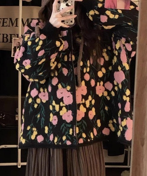 GEMEDA(ジェメダ)の「花柄ボアージャガードオーバーカーディガン(カーディガン/ボレロ・レディース・ブラック/ライトパープル・M)」の19枚目の写真